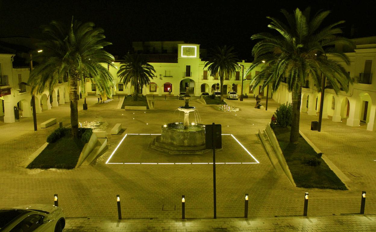 La Plaza de España de Herrera, iluminada de amarillo, en apoyo al TEL 