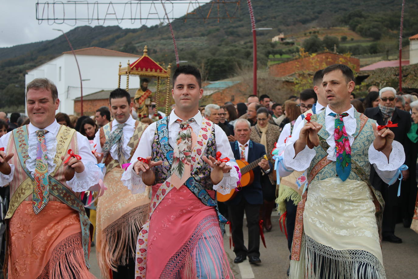 Fotos: Fiestas de los danzantes de San Antón Abad Peloche 