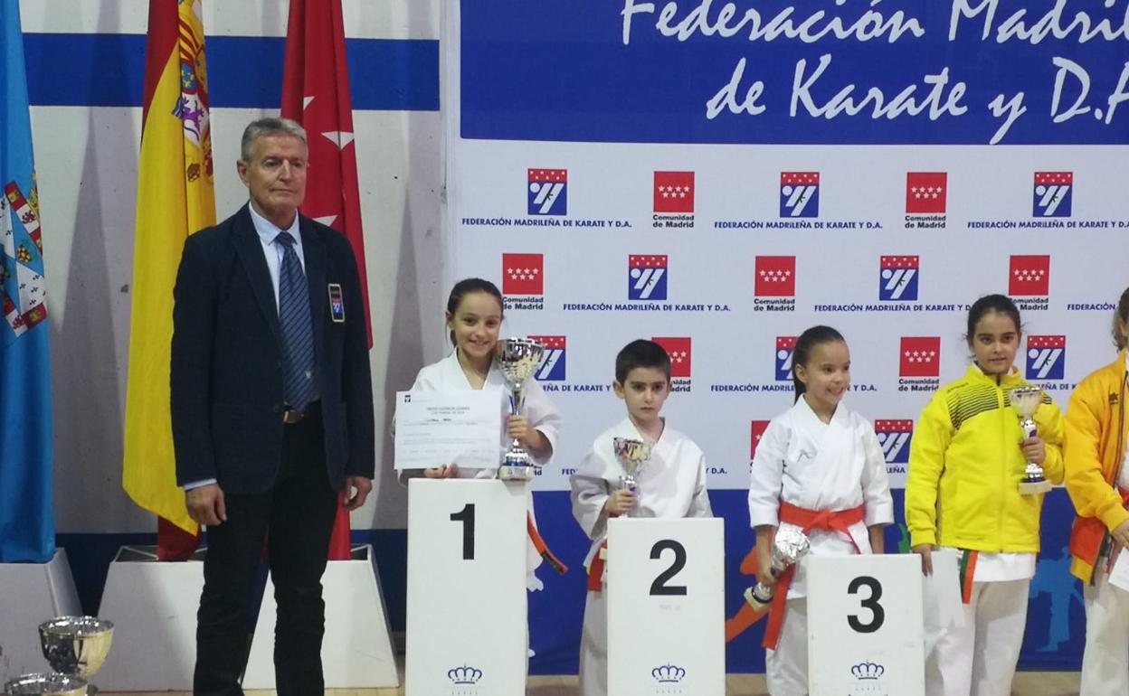 Candela Peña en el podium del «Trofeo Ciudad de Leganés»
