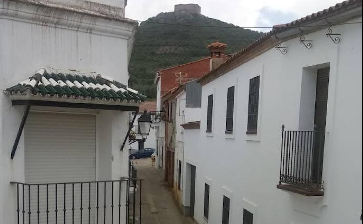 Desde la ventana de María Teresa Rodríguez se aprecia, a lo lejos, el castillo de Herrera. 