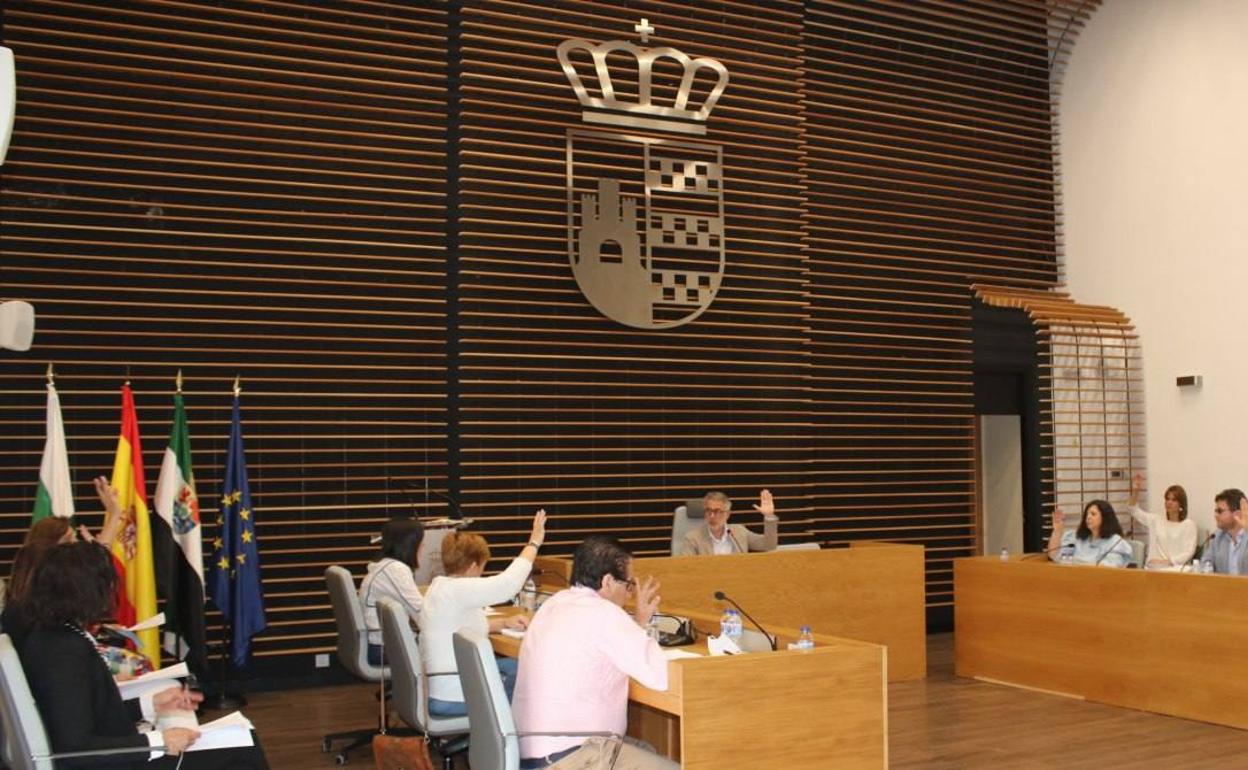 Herrera del Duque celebra su primer pleno de forma presencial después del confinamiento