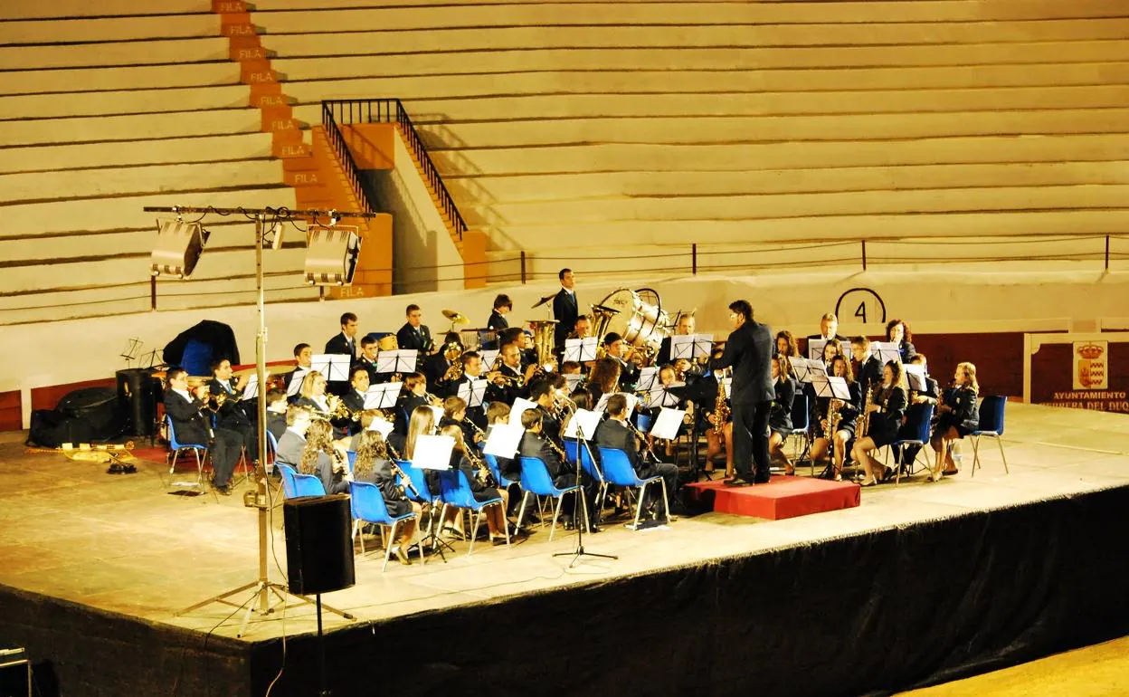 Foto de archivo Banda de musica en la Plaza de Toros