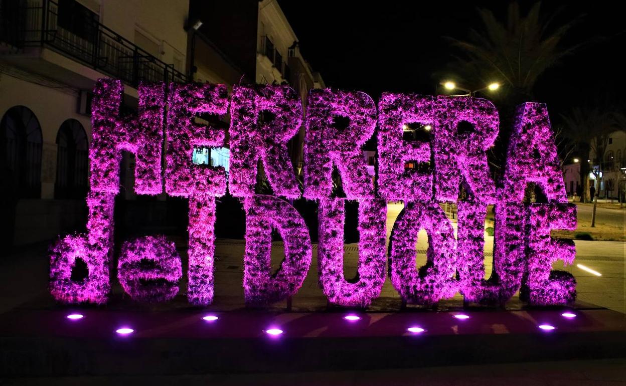 Herrera del Duque se viste de morado con motivo del Día Mundial contra el cáncer