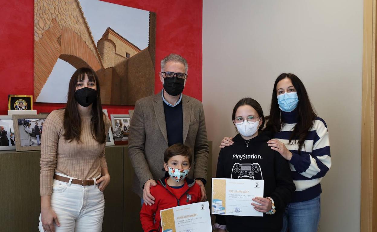 Víctor Calero Muñoz y Teresa Parra López ganadores del VIII Certamen de Cuentos Navideños