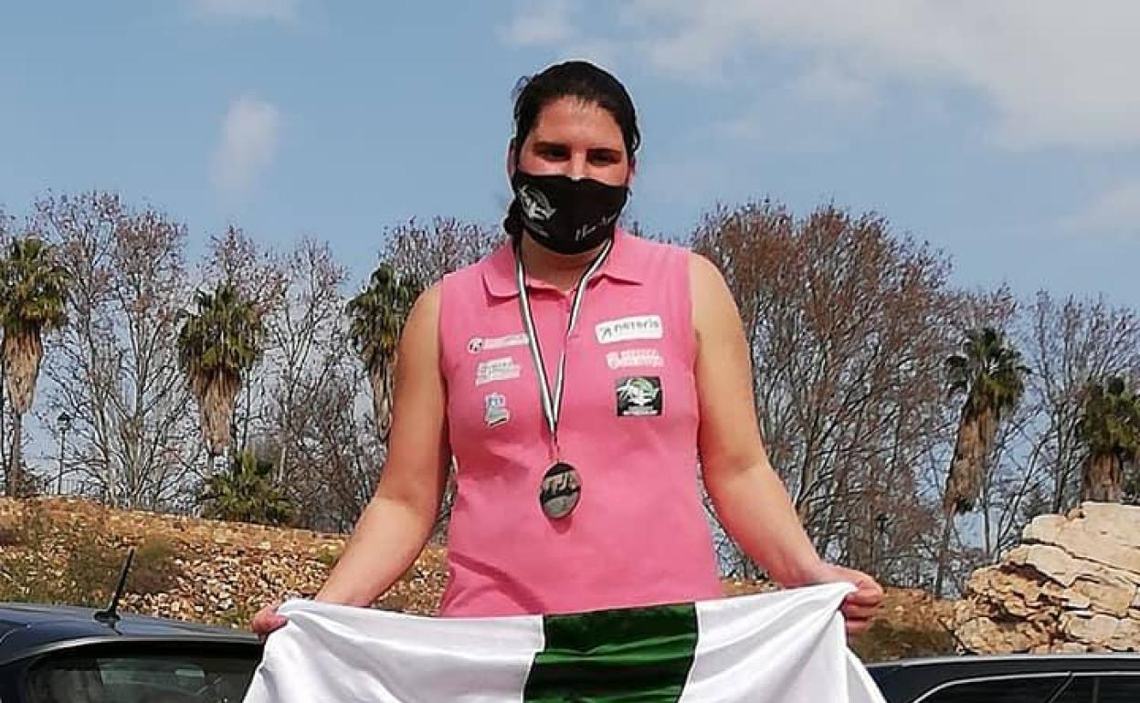 Elena Ayuso comienza la temporada con un oro