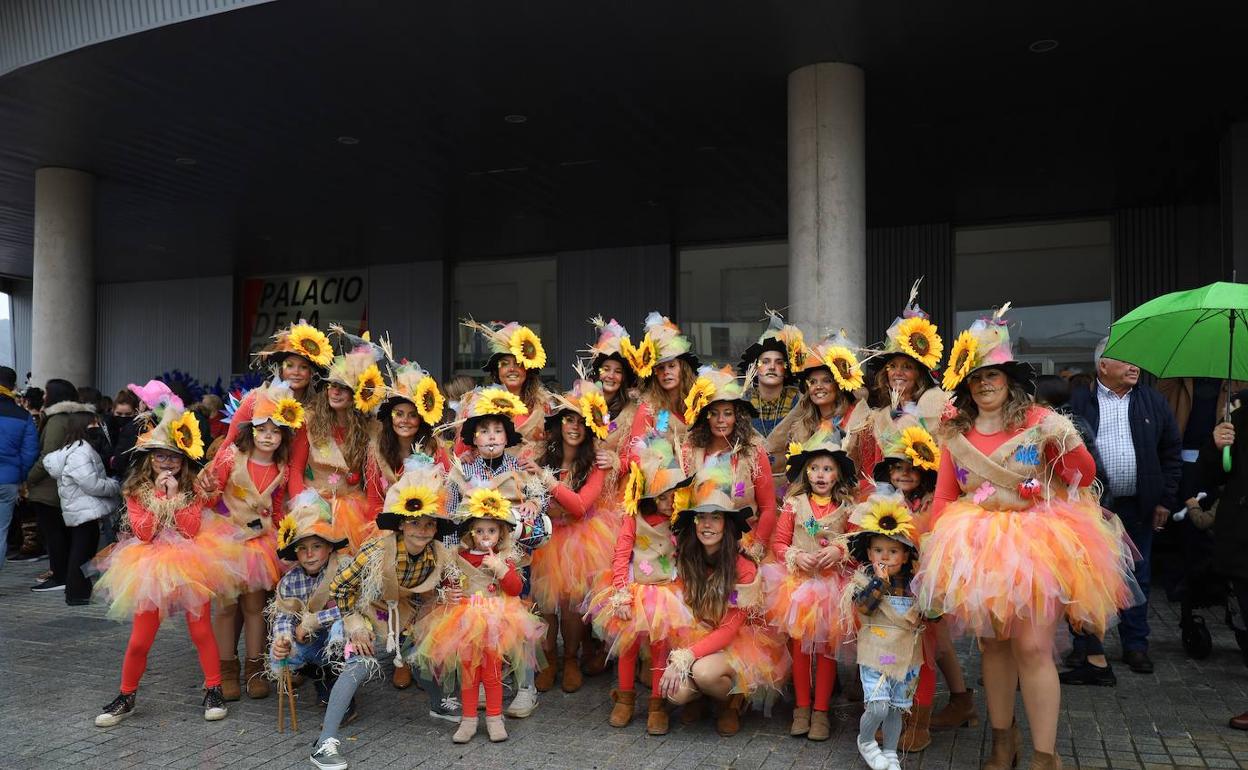 El desfile de Carnaval se pudo celebrar después de dos años a pesar de la lluvia