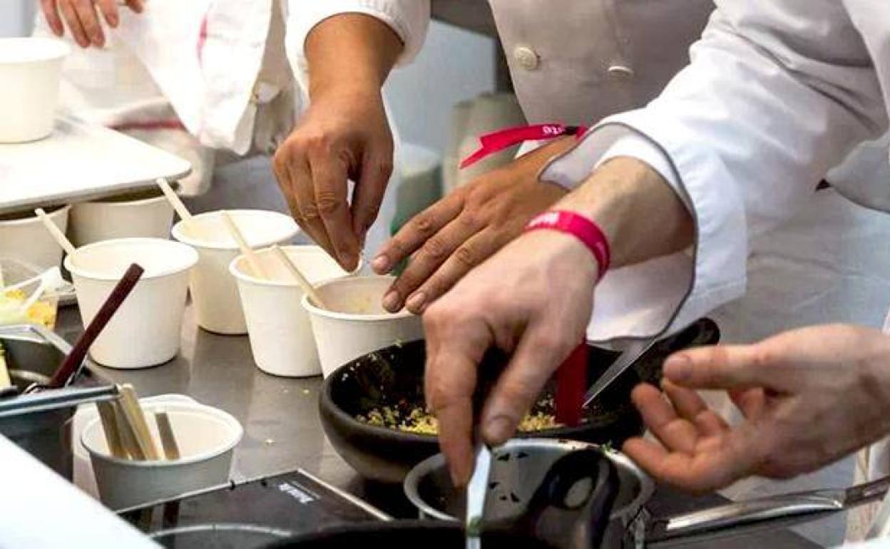 La Reserva de la Biosfera oferta un curso gratuito de servicio básico de Restaurante Bar