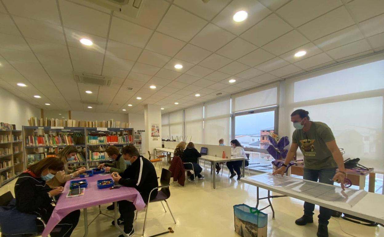 Se celebra en la Biblioteca Municipal un Taller de Robótica