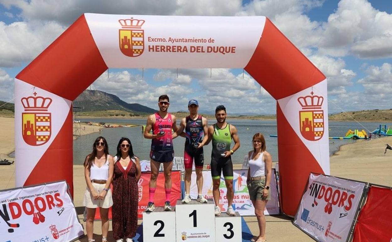 Celebrado con gran éxito el I Triatlón de la Playa de Peloche