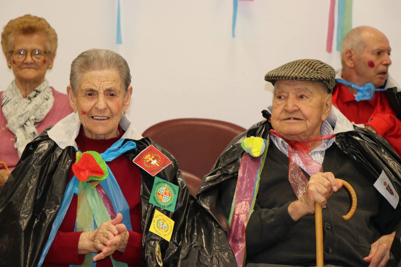 Los mayores de la residencia celebran los carnavales
