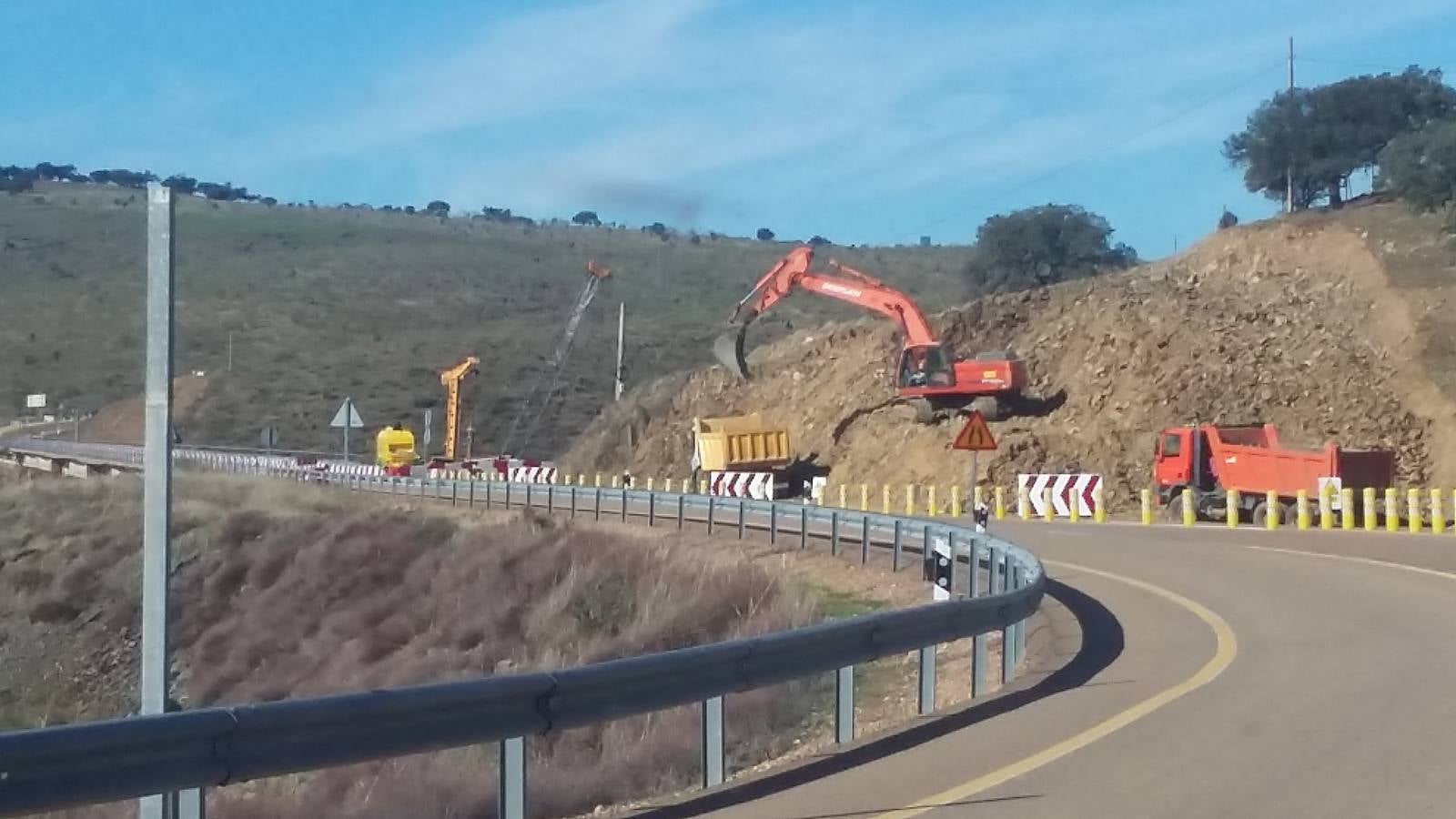Obras en el comienzo del puente