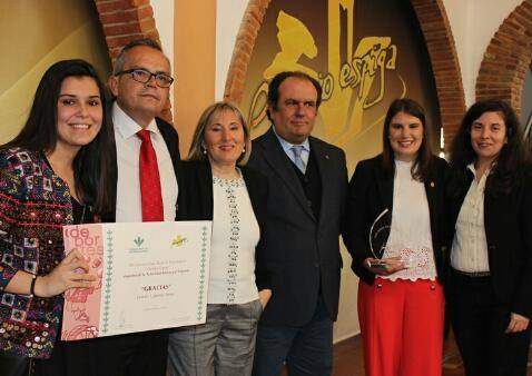 Elena con su familia. Cedida
