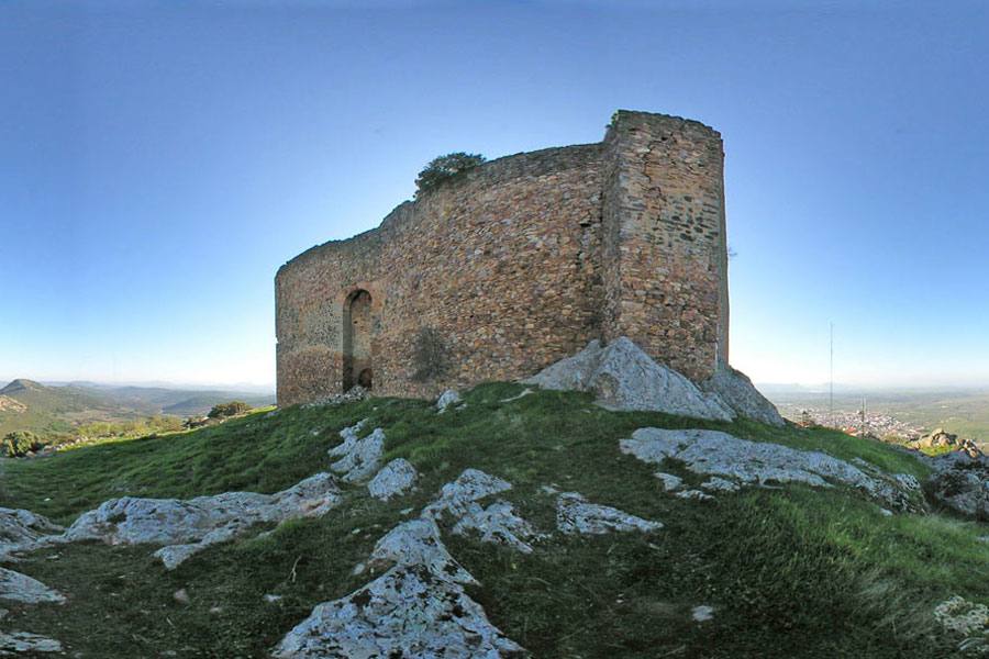 Vista lateral del Castillo-fortaleza.