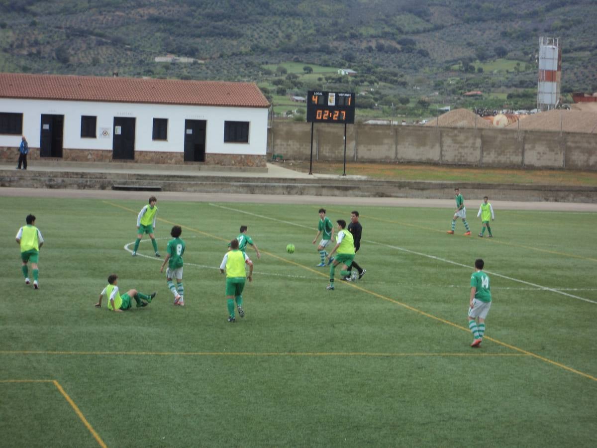 Contundente victoria de los Cadetes de fútbol con un resultado de 8-2 contra la Cruz Villanovense B
