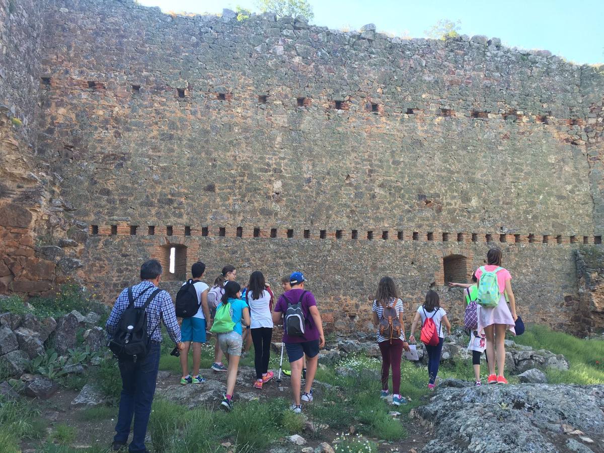 Allumnos durante la visita al castillo. 