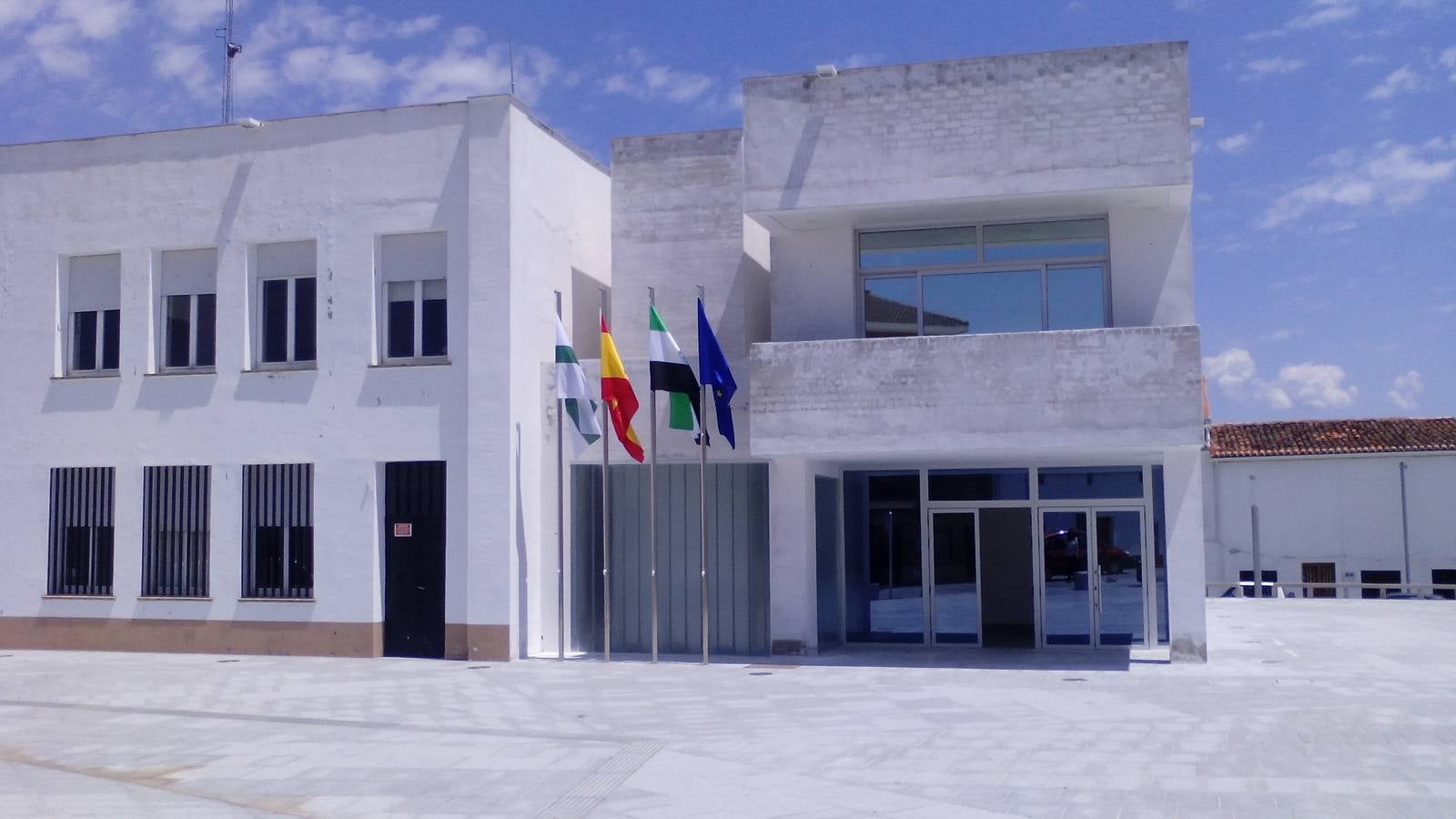 Se necesitan 3 socorristas y 1 peón de usos múltiples para la piscina municipal
