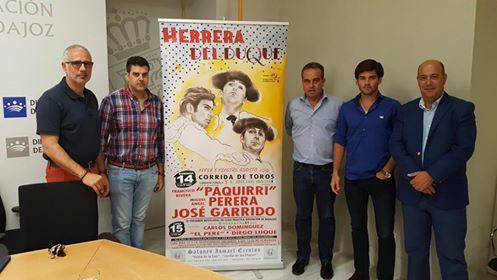 Presentación de los festejos taurinos por autoridades. 