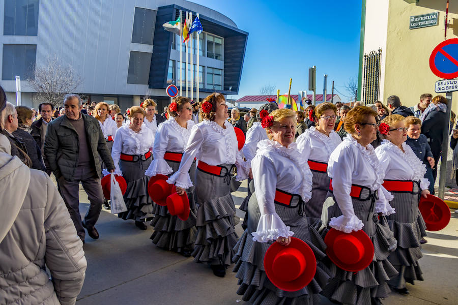 Un grupo de herrereñas participando en el desfile del pasado sábado
