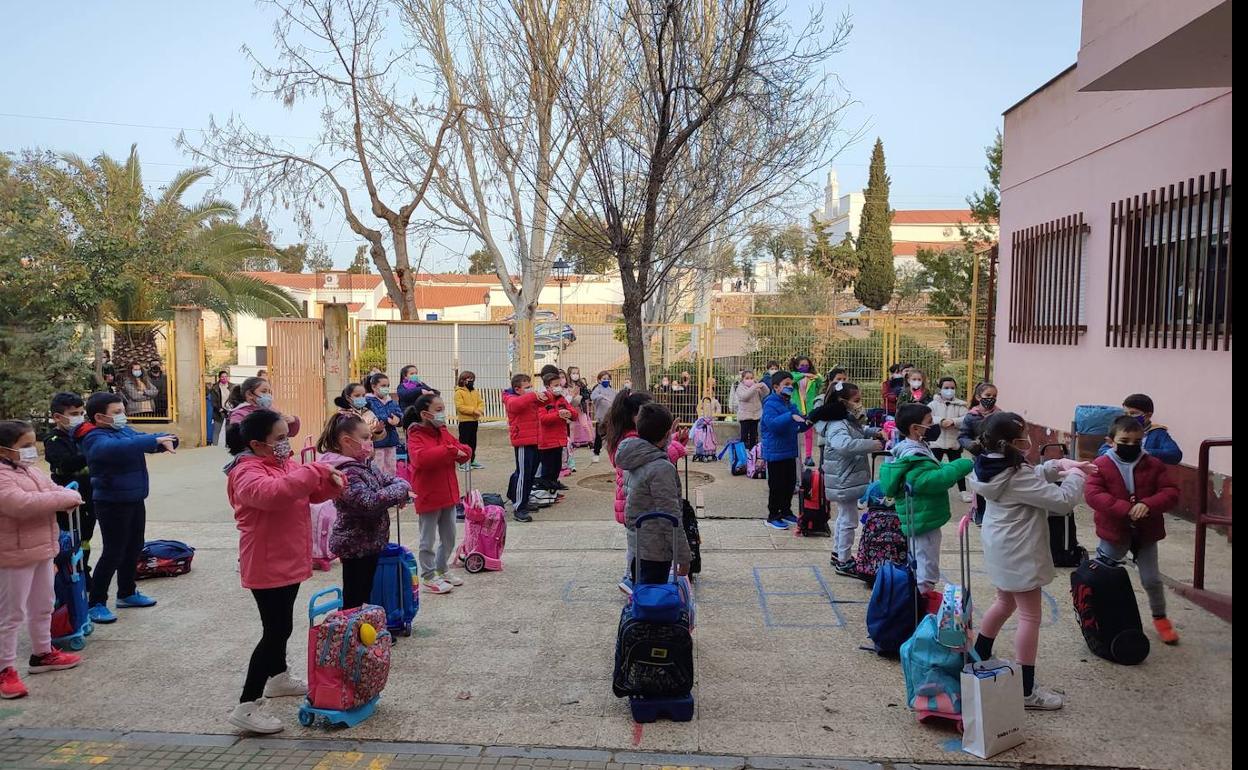 Los escolares del CEIP Ntra Sra de los Remedios, celebran el «Dia escolar de la Paz y No-violencia»