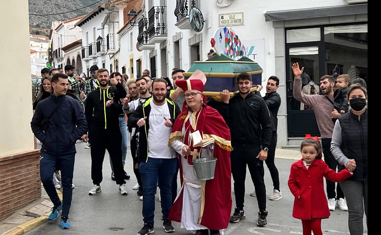 Con el «Entierro de la Sardina», finaliza un Carnaval 2022 enormemente participativo