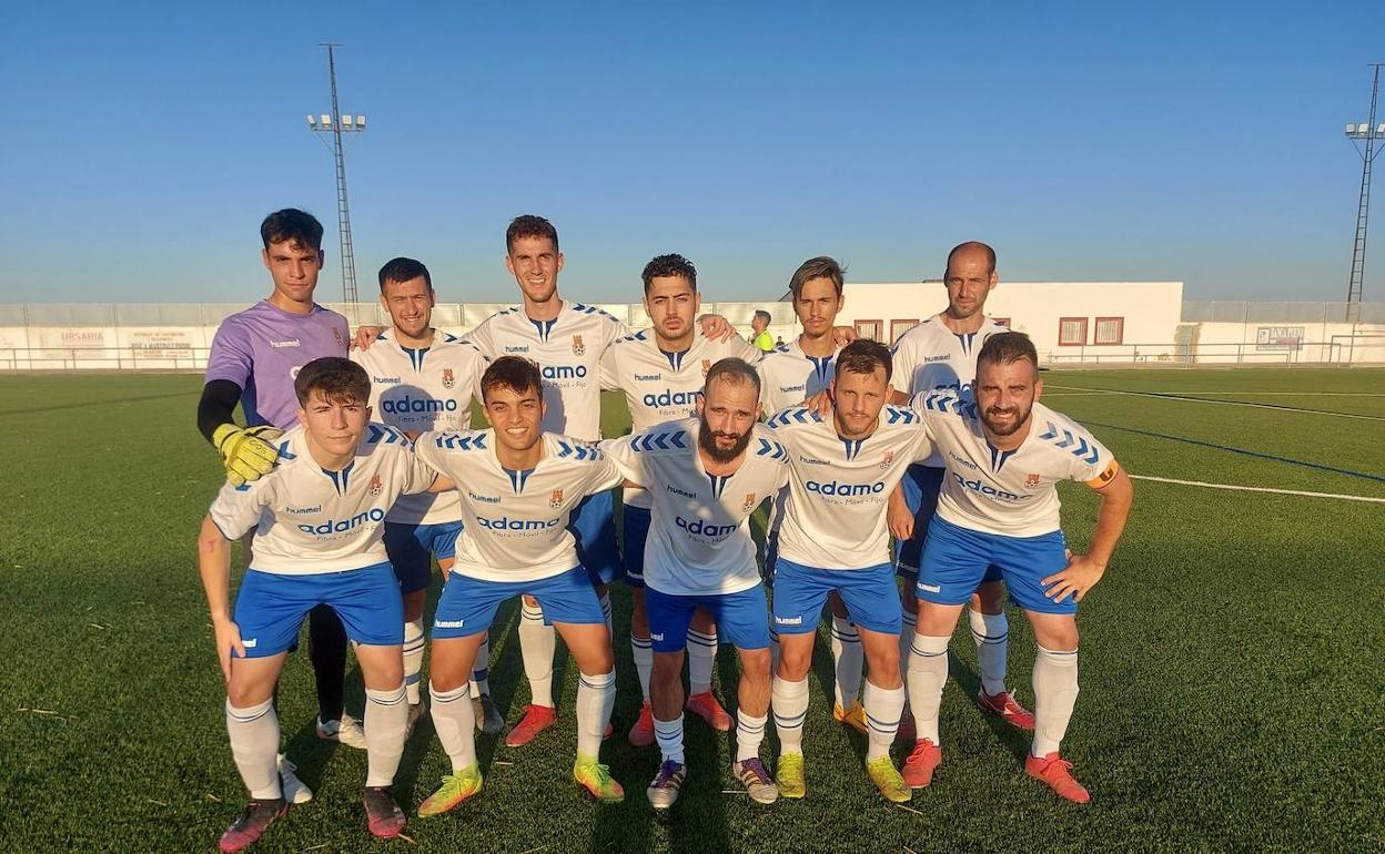 Imagen del equipo en su último encuentro contra el Usagre. 