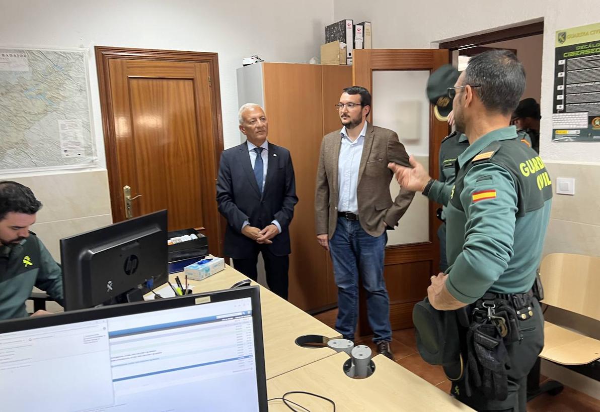 El delegado del Gobierno anuncia importantes obras de mejoras en materia de eficiencia energética en el Cuartel de la Guardia Civil