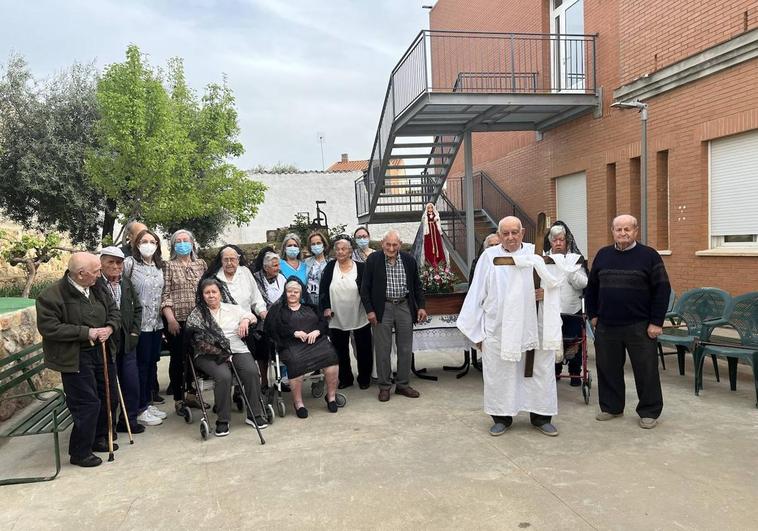 Usuarios de la Residencia y trabajadoras