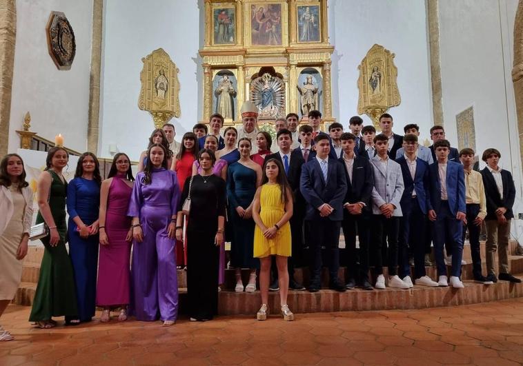 El arzobispo Don Celso Morga preside la «confirmación de 30 jóvenes de la localidad»