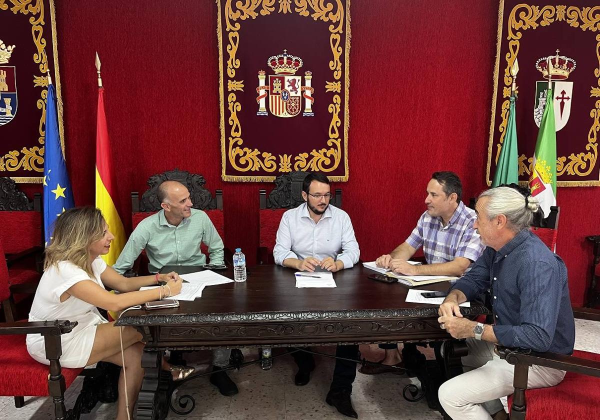 Alcalde de Hornachos y representantes Turismo Termal