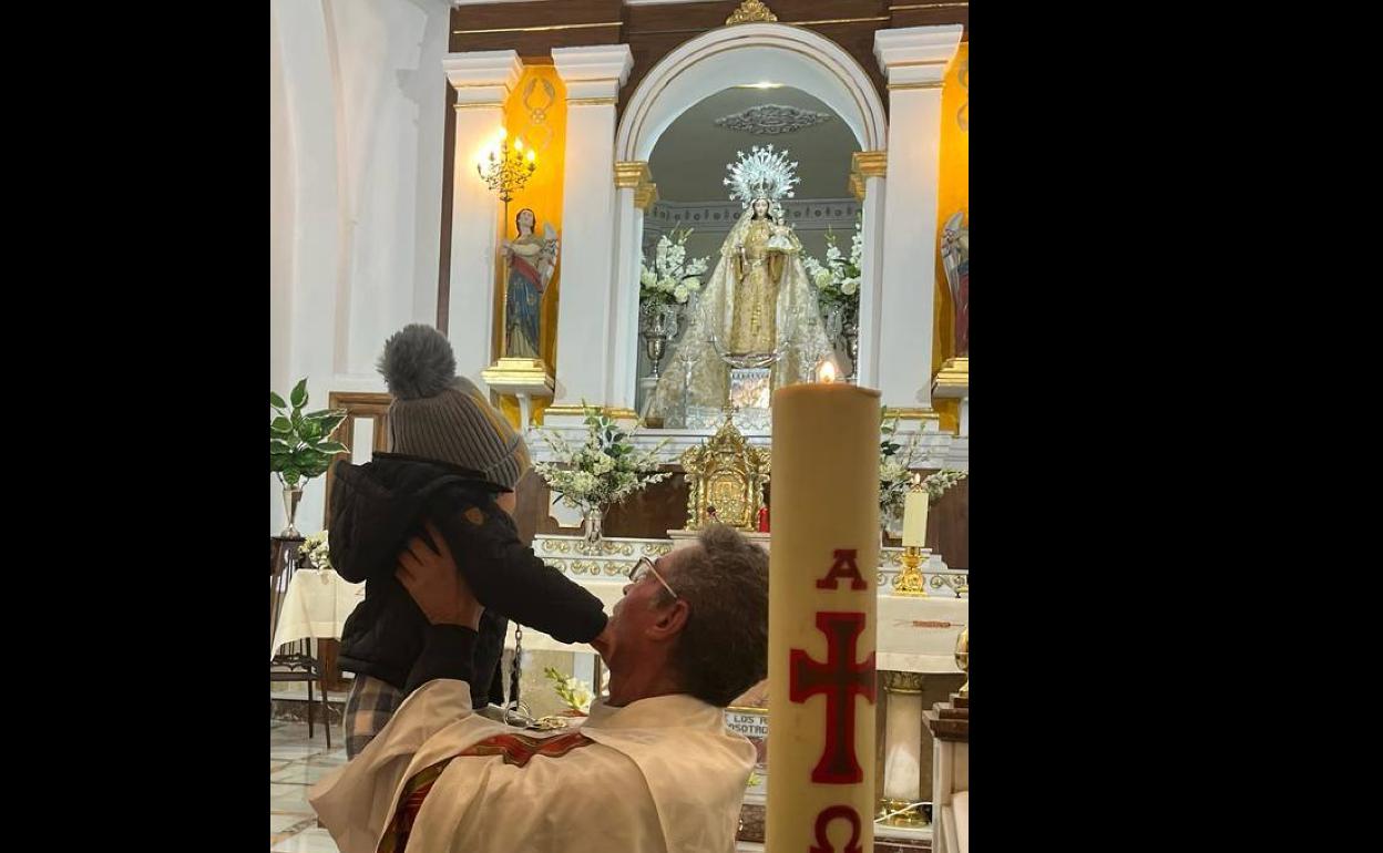 Casi 20 niños nacidos en el último año han sido presentados a la «Virgen» con motivo de la Candelaria