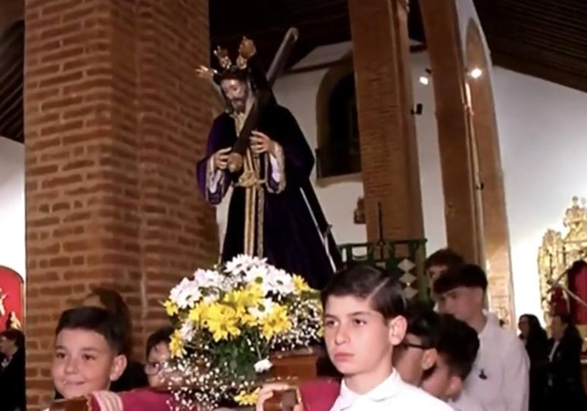 La climatologia no impidió que la «Procesión Infantil» se llevara a cabo el Martes Santos aunque dentro de la Iglesia Parroquial