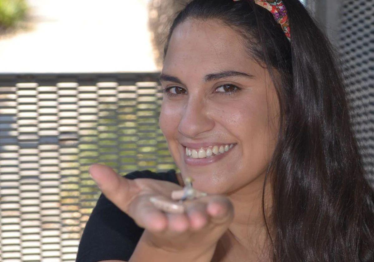 La hornachega Cristina Reyes debuta como escritora con su libro «Quiérete Sorda»
