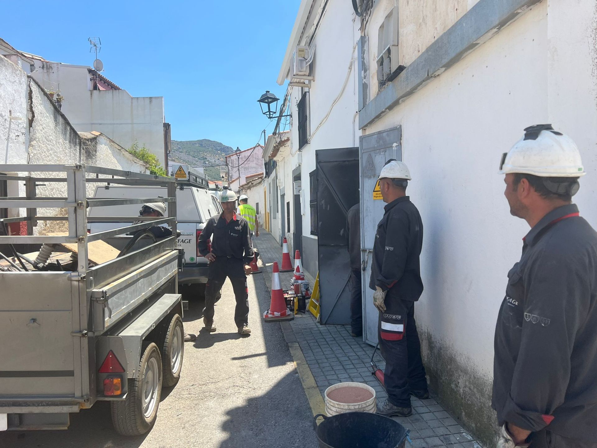 Se restablece el servicio electrico en la parte de la localidad que ha sufrido durante parte de la noche y la mañana la falta de suministro
