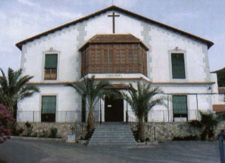 Edificio donde comenzaron en Villa Pilar Murcia