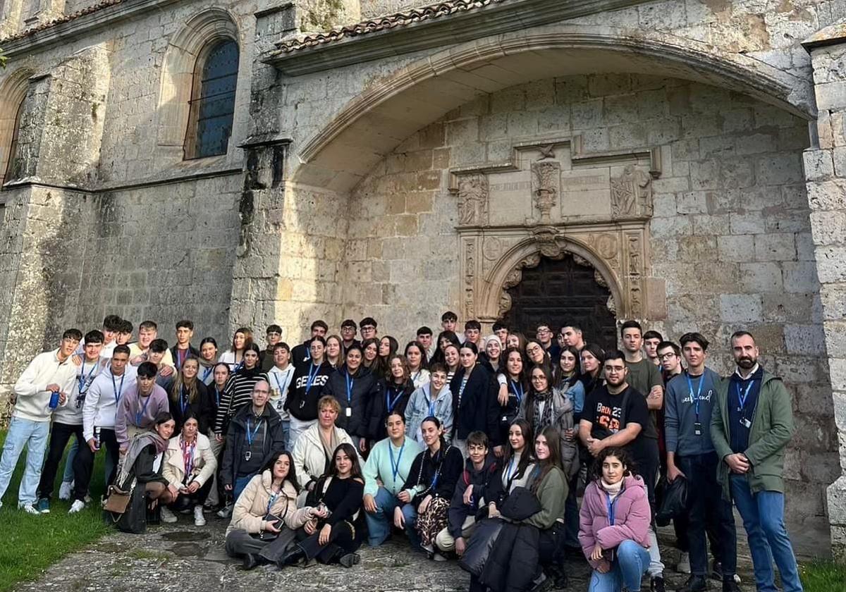 Los alumnos de bachillerato del IES «Los Moriscos» realizan un viaje de estudios al yacimiento de Atapuerca
