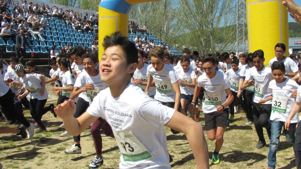 Carrera en el polideportivo municipal. 