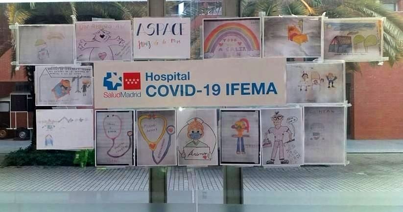 Panel con los dibujos en IFEMA.
