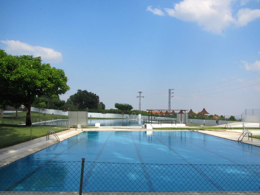 Piscinas del polideportivo municipal.