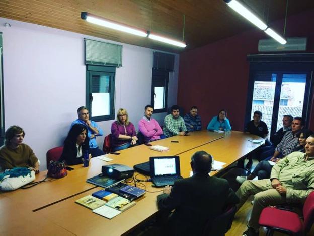 Una de las reuniones celebradas por Adicover.