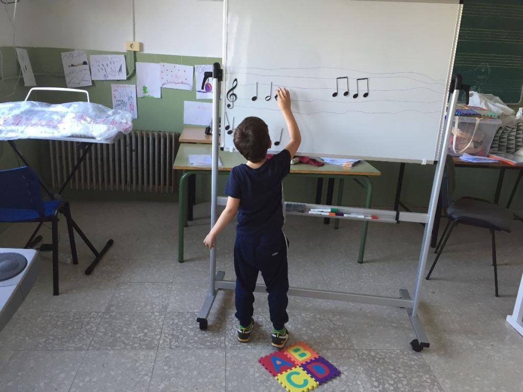 Uno de los alumnos más pequeños de la escuela.