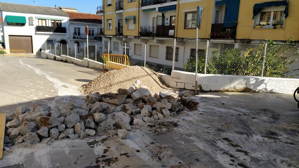 Arreglo de una parte del pavimento de la Ronda de San Isidro. 