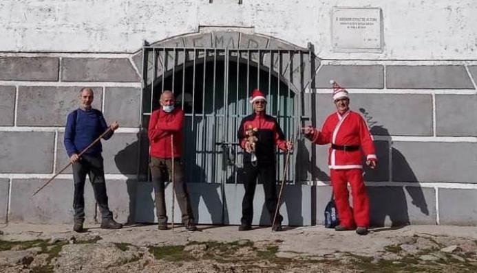 Andrade, Picapiedra, Jiménez y Mérida en la puerta con el Niño Jesús. 