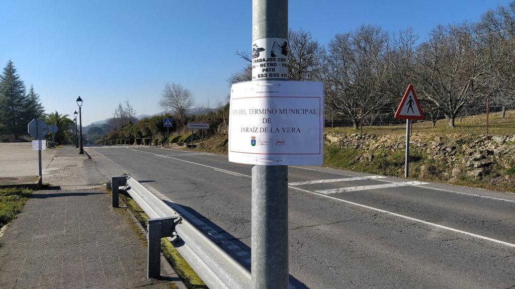 Cartel colocado en el límite con Torremenga. 
