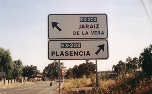 Cartel indicador de la EX-203. 