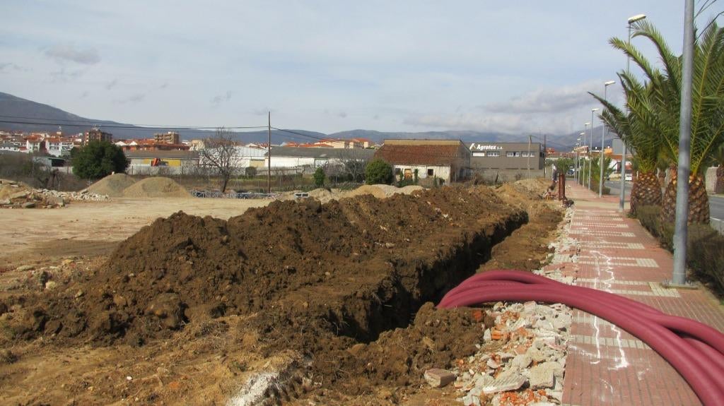 Electrificación y aondicionamiento de los terrenos para el nuevo instituto. 