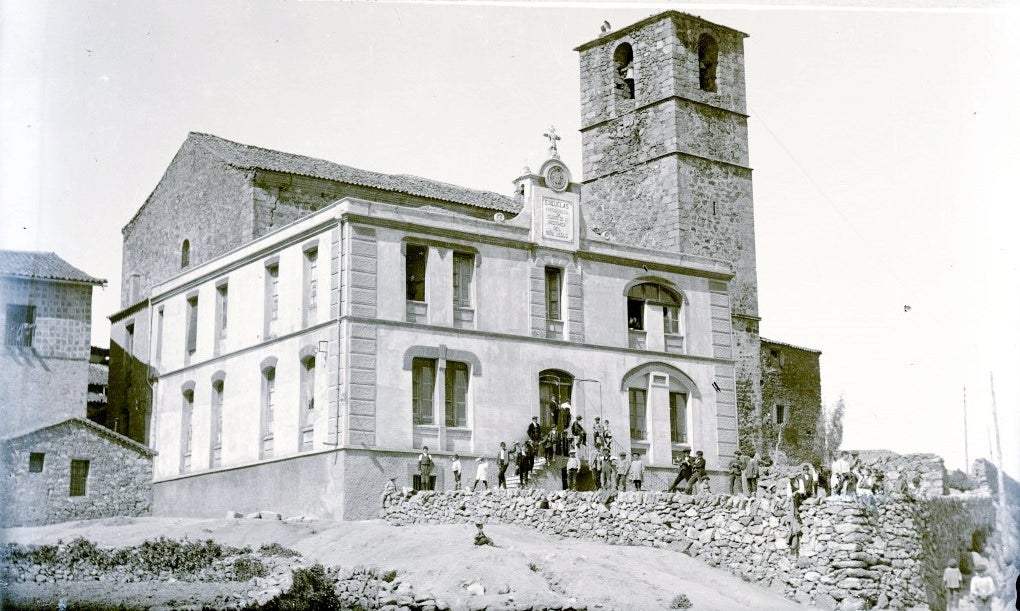 Colegio parroquial hace un siglo.