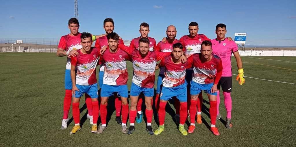 El CF Jaraíz, ayer. en Sierrad de Fuentes