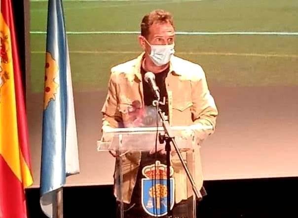 Yoni durante la entrega del premio en la gala del deporte de Navalmoral.