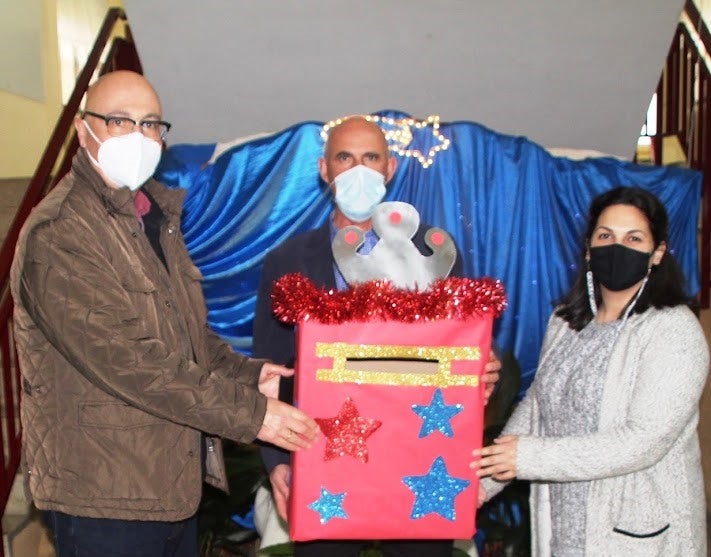 Entrega del buzón el pasado año al colegio Gregoria Collado.