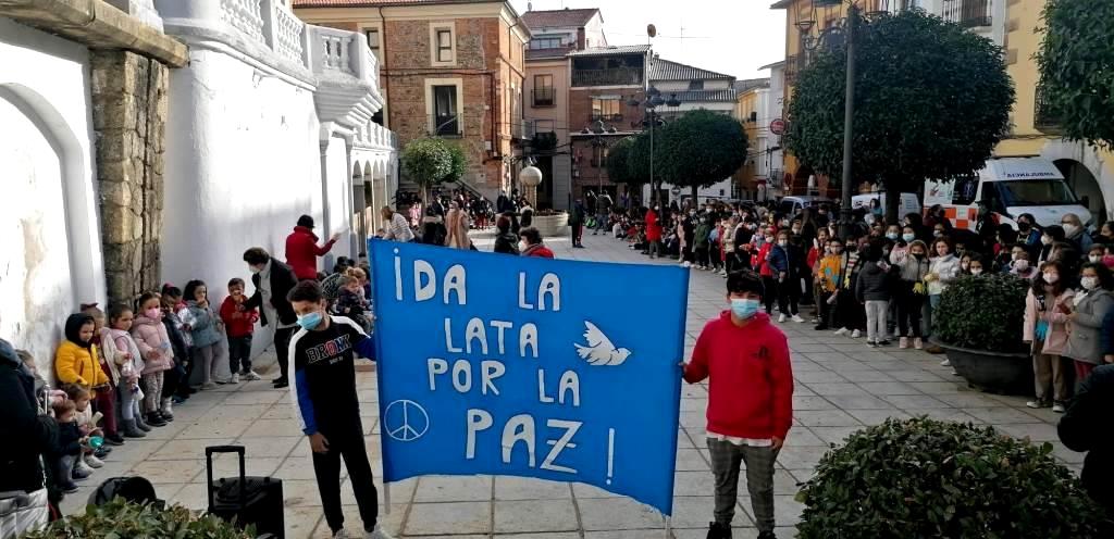 Los alumnos del colegio Ejido en la Plaza Mayor. 